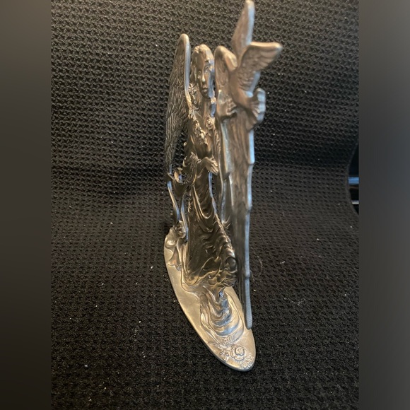 Seagull Canada Pewter Angel with Dove. 1997. So beautiful! #S020 - Picture 3 of 5